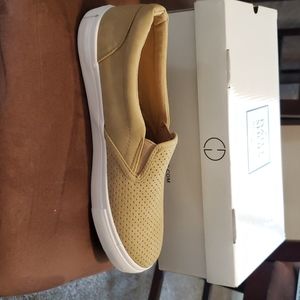 DailyShoes Tracy low top slip on loafer size 9